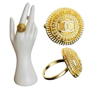 Vintage-Like Fashion Medallion Statement Ring – Parisian Couture Glam